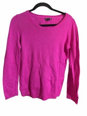 H&M Fuchsia Crewneck Sweater - Cozy Everyday Knit size medium